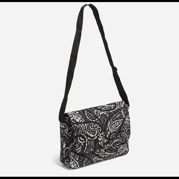 Vera Bradley Handbags - Vera Bradley messenger bag